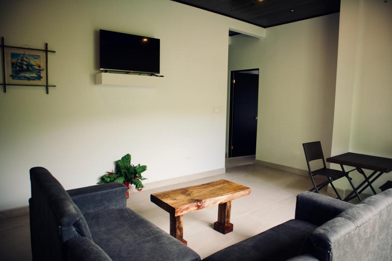 Jungle Home With King Beds -5 Minutes From The Beach ウビタ エクステリア 写真